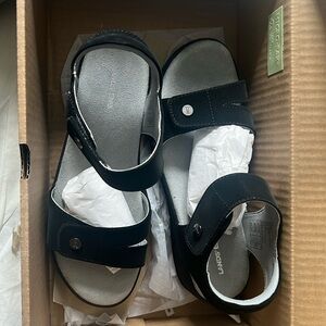 Lands end low wedge black leather sandal new in box. 6.5